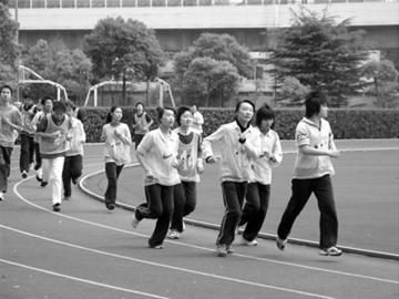 冬季长跑活动的&ldquo;百校&rdquo;范围，今后可能将扩大到300所 晚报记者 陈焕联 摄