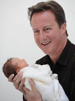 　britain's prime minister david cameron holds his baby daughter, florence rose endellion cameron, in cornwall, western england, august 28, 2010. (agencies)
