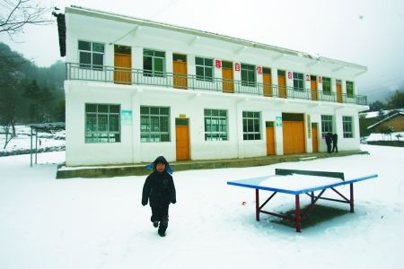 1月19日，云阳县农坝镇，修葺一新的云峰村小学。 记者 张永波 摄