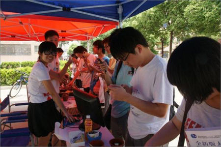 新浪微博大学生绿植领养活动在湖南大学举行