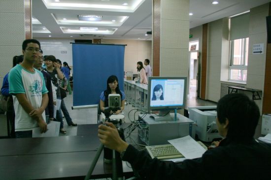 北京10月自考 身份证阅读器核验新生身份(图)