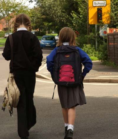 英中学禁止女生<em>穿裙子</em>防止被性化_最新资讯
