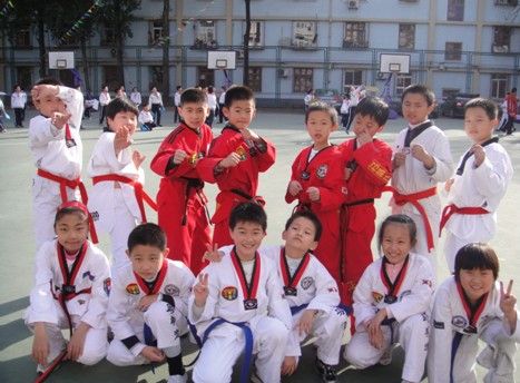白家庄小学体育社团--跆拳道社团