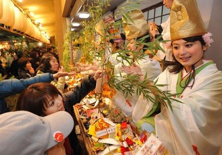 中国留学生被日本神社选中担任福娘
