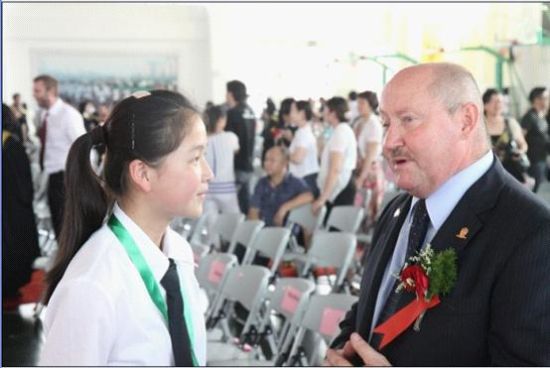 武汉枫叶国际学校毕业典礼现场采访高斯校长