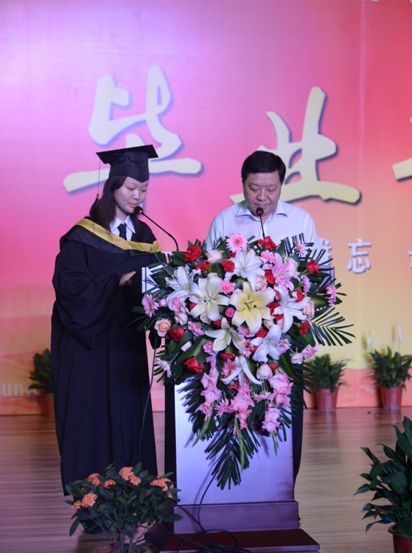 孙胜先生在天津泰达枫叶国际学校2013届毕业