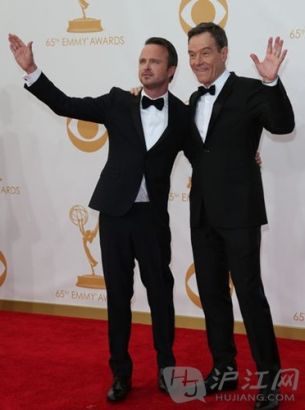 'Breaking Bad' stars Aaron Paul, left, and Bryan Cranston arrive at the 2013 Emmy Awards. ʦסͲ˹ٵ