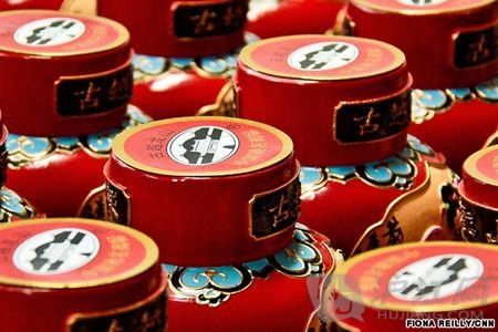 7. Shaoxing, Zhejiang Province 㽭ʡ This ancient canal city is home to huangjiu, an amber-colored rice wine that's ubiquitous in Chinese cooking. ˺ϵϳǻƾƵķԴأƾһɫ׾ƣй⿵ıرϡ