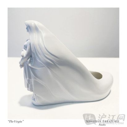 7. the virgin Anna Ů Shoe number seven, for 'The Virgin' Anna is a white wedge with the Virgin Mary as the shoe's heels. ߺЬСŮȣֻɫ¸ЬЬʥĸǵ