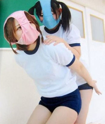 <em>日本</em>奇葩重口写真集:<em>女生内裤</em>蒙脸(组图)_新浪