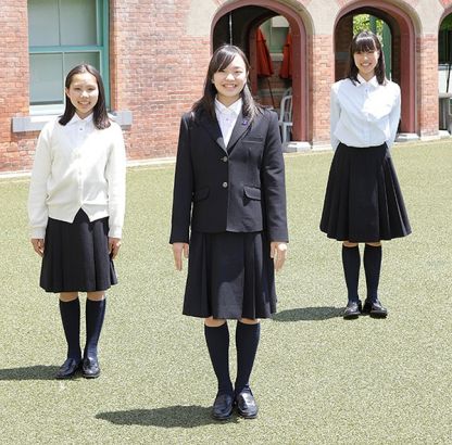 平安女学院现今的高中生校服。