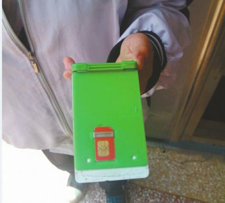 学生被要求办电话卡 教导主任催缴话费(图)