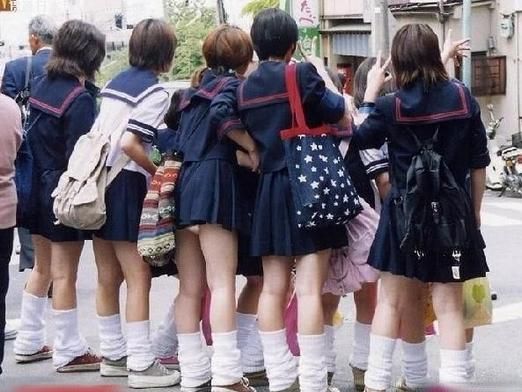 �и������������й������һ�ձ�Ůҽ���మ���������һ���к���Ůҽ���Ӳ��ó��Լ��Ĺ��ʣ�һ�����ڿ���ȫ�����ˡ����������ձ����ò�����������û���˹�����