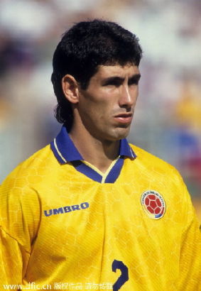 Andres Escobar of Columbia, who made an own goal during a match against the United States in World Cup 1994, was shot dead after the match. He is thought to be the first in soccer history to die due to an own goal. 1994꣬ױԱ˹˹ưӵıУһǹɱʷϵһΪɱԱ
