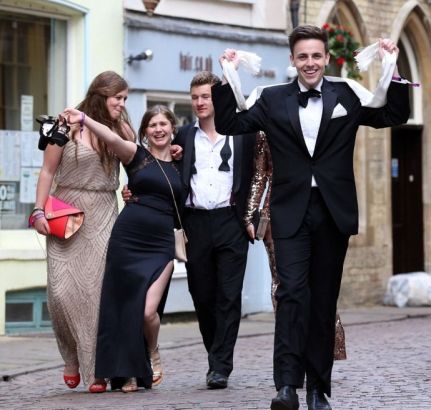 ����ѧ��Ҳ��� ������Ů�ݾƿ�