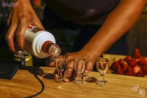 Different combinations of liquor are provided here. Each combination has three cups.[Photo/china.org.cn]