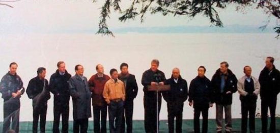 1993年 首次APEC领导人非正式会议在美国召开。
