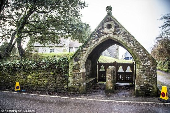 ǽĵطӢصMottistone Church of St Peter and St Paul