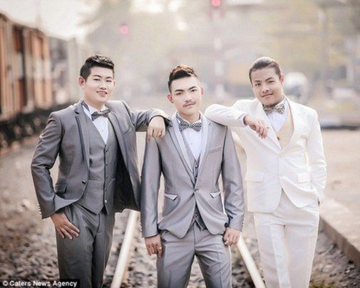 全球首例男同性恋三人结婚