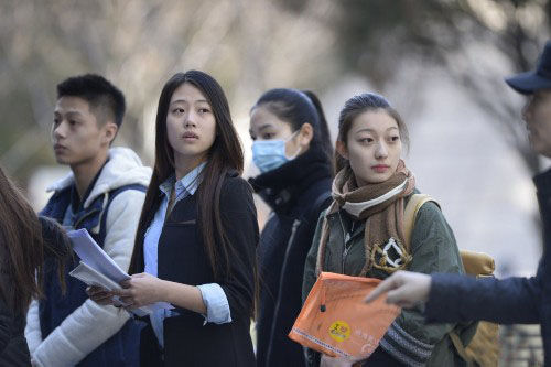 北影艺考复试现场 美女考生颜值爆表(图)