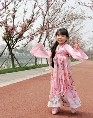 成都4岁“樱花小萝莉”