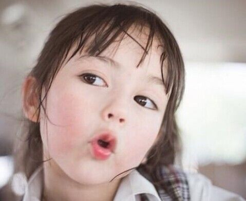 Jirada Moran(吉拉达·莫兰)是一位泰美混血小萝莉，今年5岁的她是泰国十大童星之一，来看她的写真，萌化了有木有~