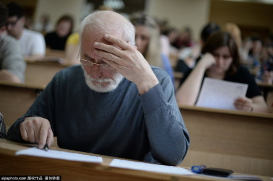 国际俄语测试 男神歌手朗读听写(组图)