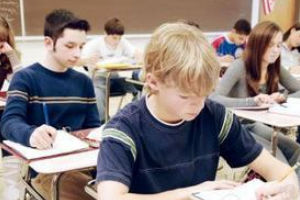 美国高中生无端遭同学欺凌 坐轮椅两年