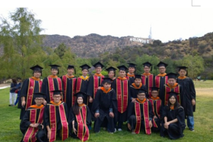 美国毕业季临近 中国留学生景点拍照留念(图)