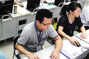 广东高考阅卷进度过半25日放榜 老师点评答题