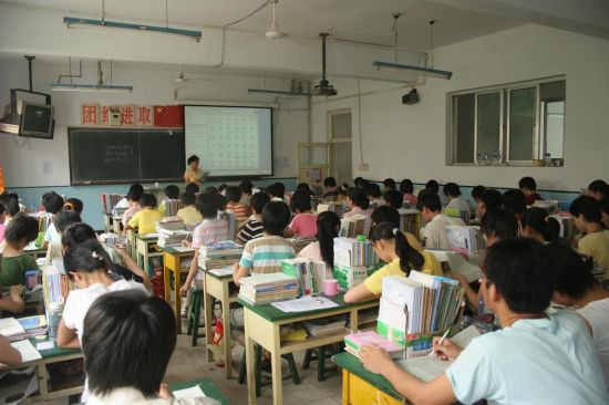 英国高中老师:中式教育不叫童年叫监狱