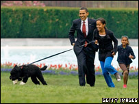 Barack, Malia and Sasha Obama with dog Bo