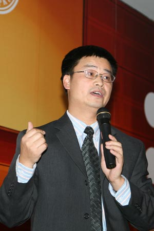 图文:文东茅在新东方教育论坛上发表演讲