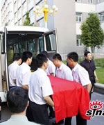 ���ѱ�̧���鳵