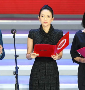 章子怡亮相央视赈灾晚会 为灾区捐20万