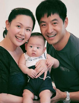 郭晓冬爱子首度曝光 为子过百天取名郭子诚(图)