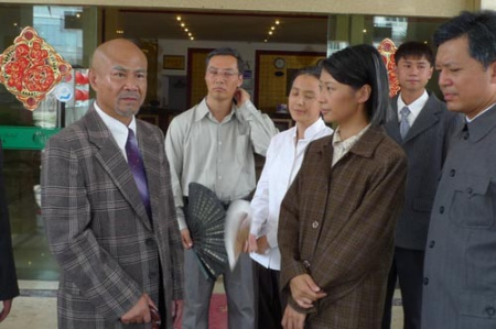 张春与梁静何政军老年装