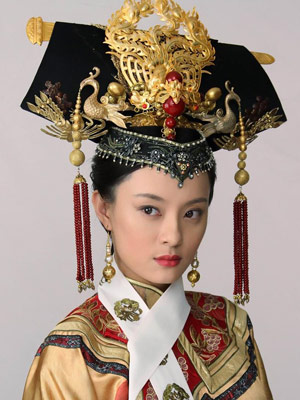 组图：《后宫甄嬛传》曝定妆照 孙俪蔡少芬斗艳