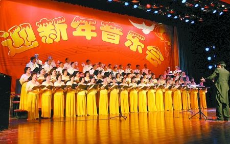 河南省老干部合唱团用歌声辞旧迎新(图)