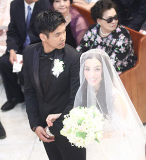 盘点2011娱乐圈红人之喜:我们结婚啦!(图)