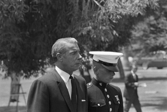 喬-迪馬吉奧主持夢露葬禮