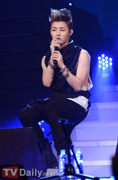 组图:韩团Block B回归歌坛举办首唱会