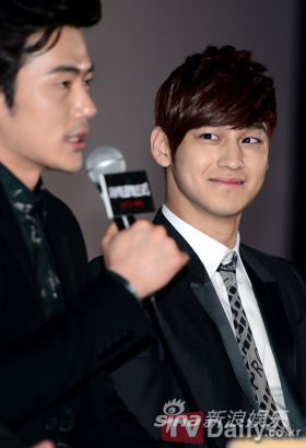 金泛主演的电影《读心术》在首尔杏