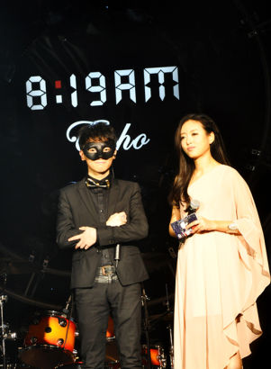 <em>回音哥</em>音乐会首秀不摘面具以歌会友(图)|<em>回音哥</em>