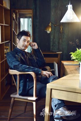 连凯绅士范儿登杂志封面优雅睿智(组图)