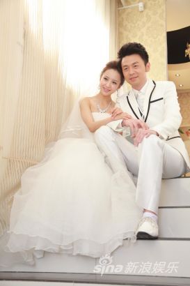 《断奶》曝雷佳音佟丽娅婚纱照(图)