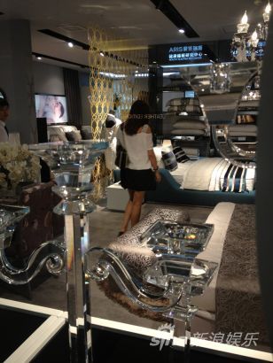 杜若溪独自逛家具店 疑与严宽婚期将近