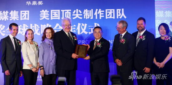 华鼎奖携手美国团队 李小璐性感助阵