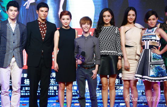 《小时代2》首映 郭敬明赞杨幂戏比歌好