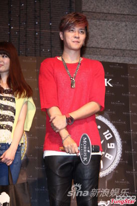 罗志祥日本耍帅粉丝不满 自嘲是太想念他